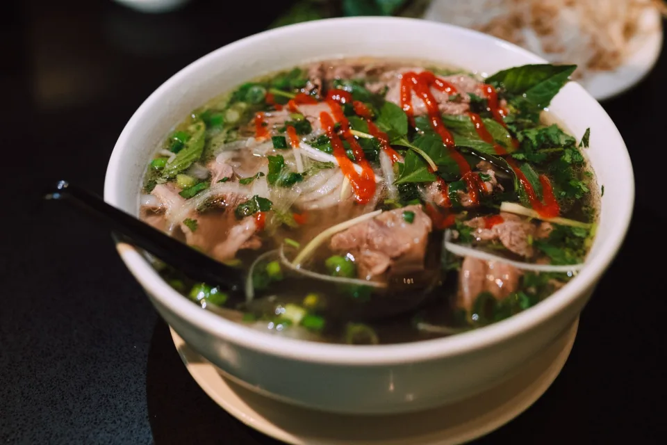 Bàn ăn tại Đặc Sản Lươn Đồng Xứ Nghệ